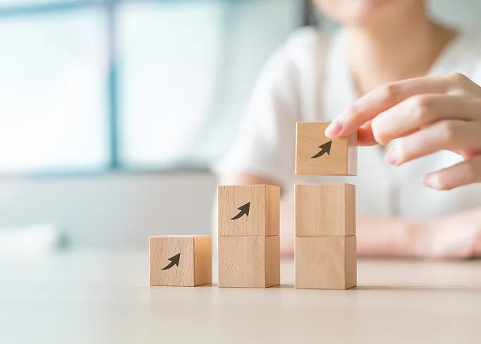 「小さく始めて大きく育てる」中長期計画